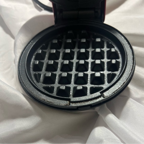 Dash Small  Waffle Maker / Hash Browns Kitchen Appliance in Red 2 1/2” Tall - Picture 4 of 9